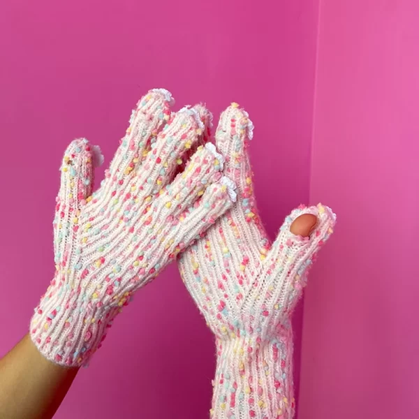 Playable mobile phone handmade crochet gloves