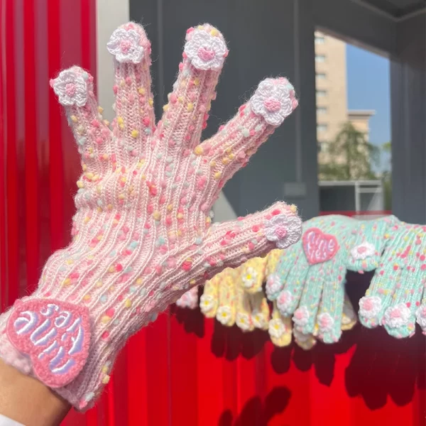 Playable mobile phone handmade crochet gloves